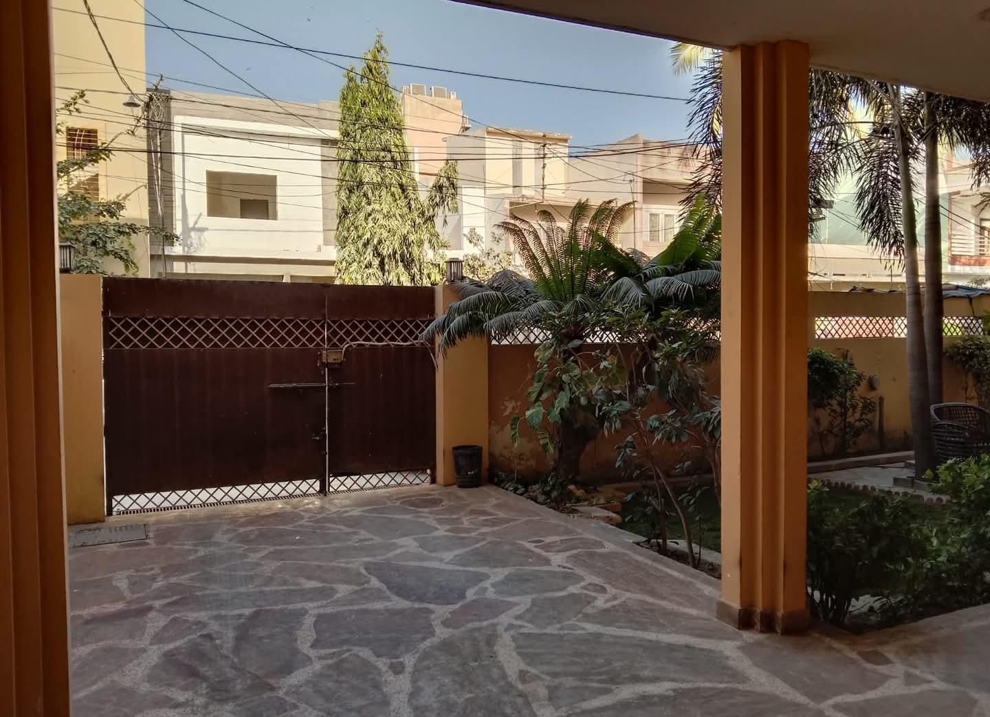 480 Sq Yard 9 Bedroom House for Sale - Gulshan-e-Iqbal Block 4, Karachi