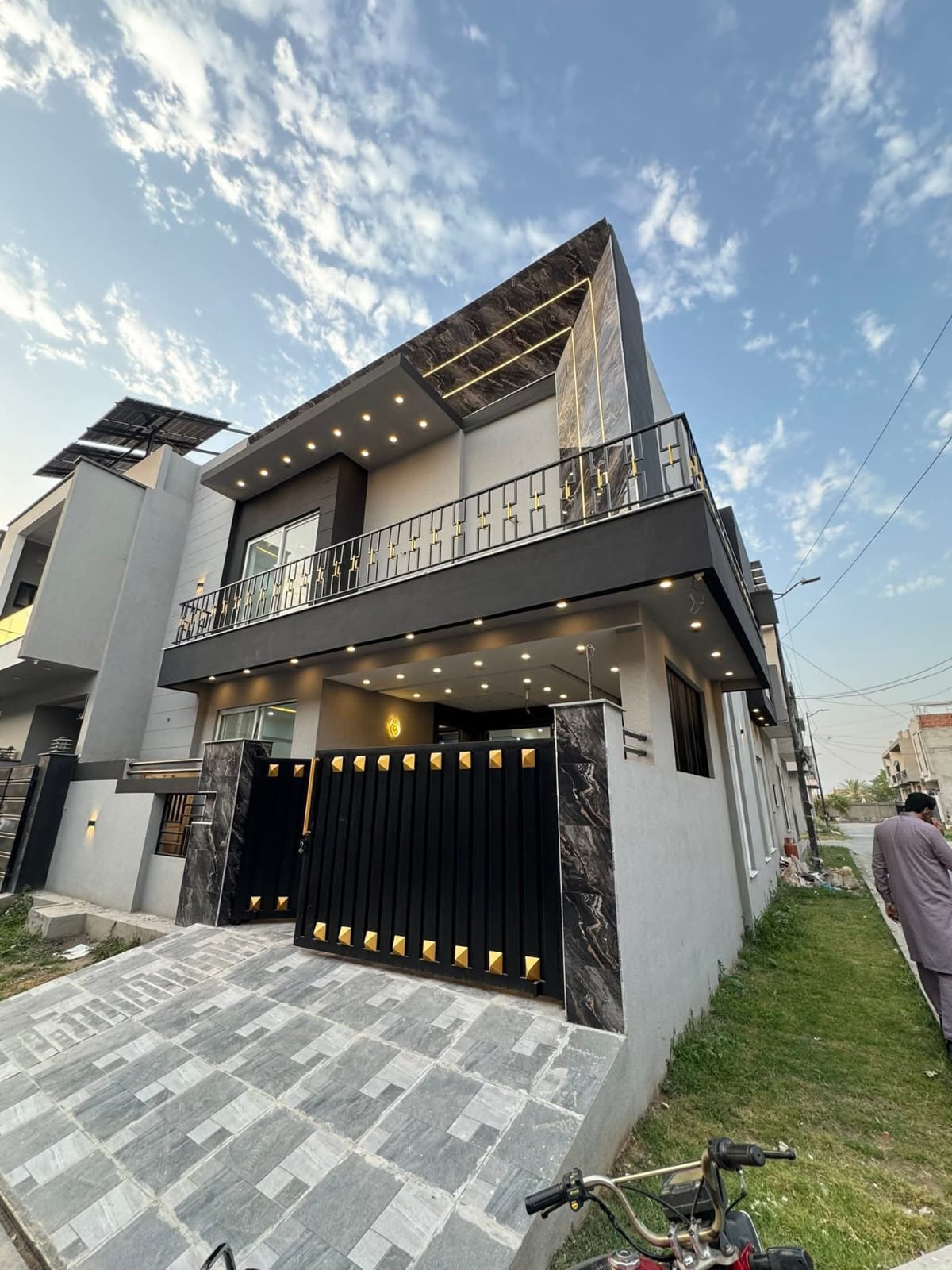 4.5 Marla Coner Designer house for SALE