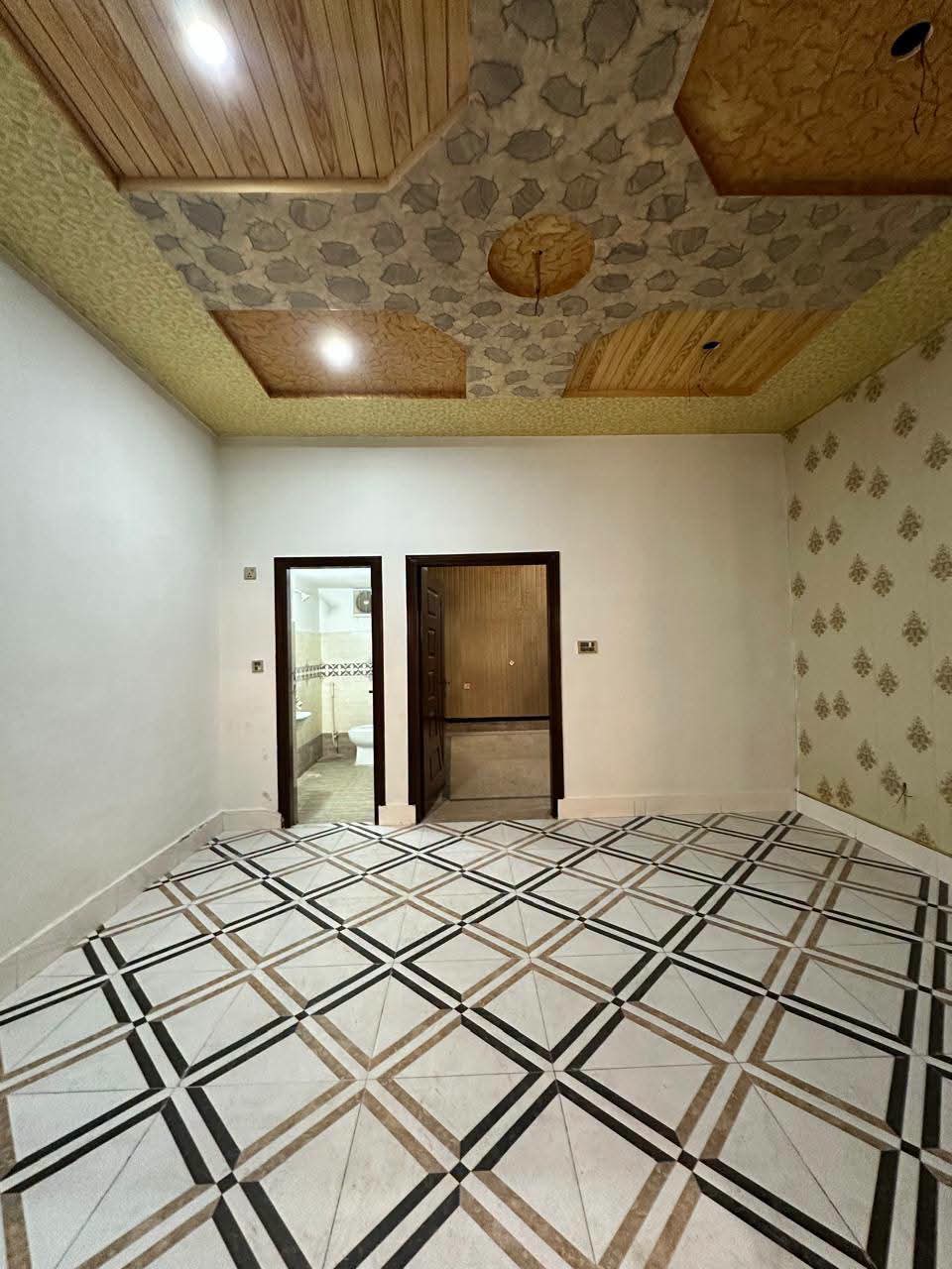 2.5 MARLA TRIPLE STORY HOUSE AVAILABLE FOR SALE